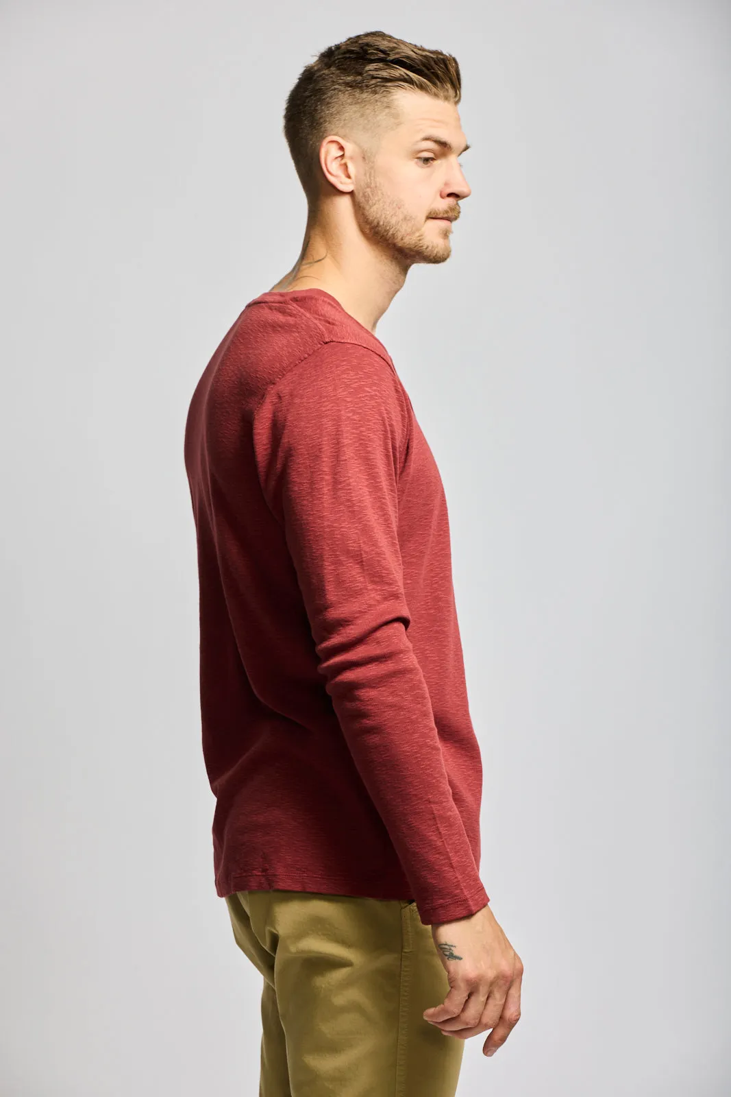 Easy Mondays T Shirt LS Henley Slub Brick