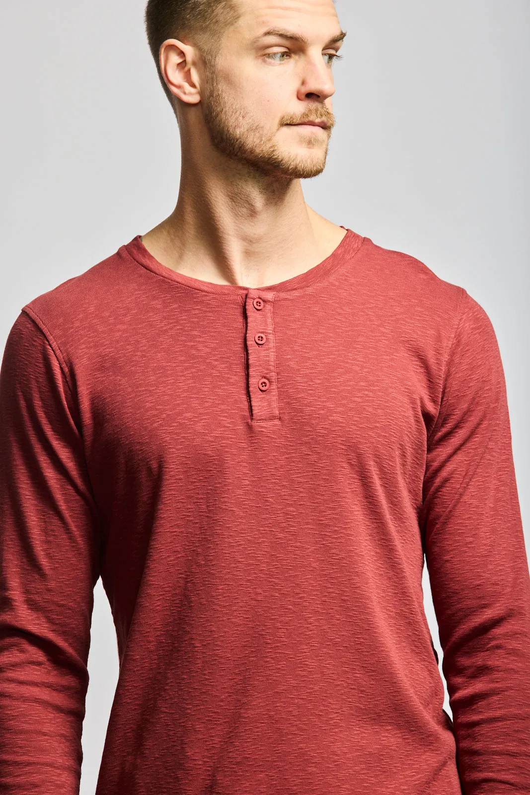 Easy Mondays T Shirt LS Henley Slub Brick