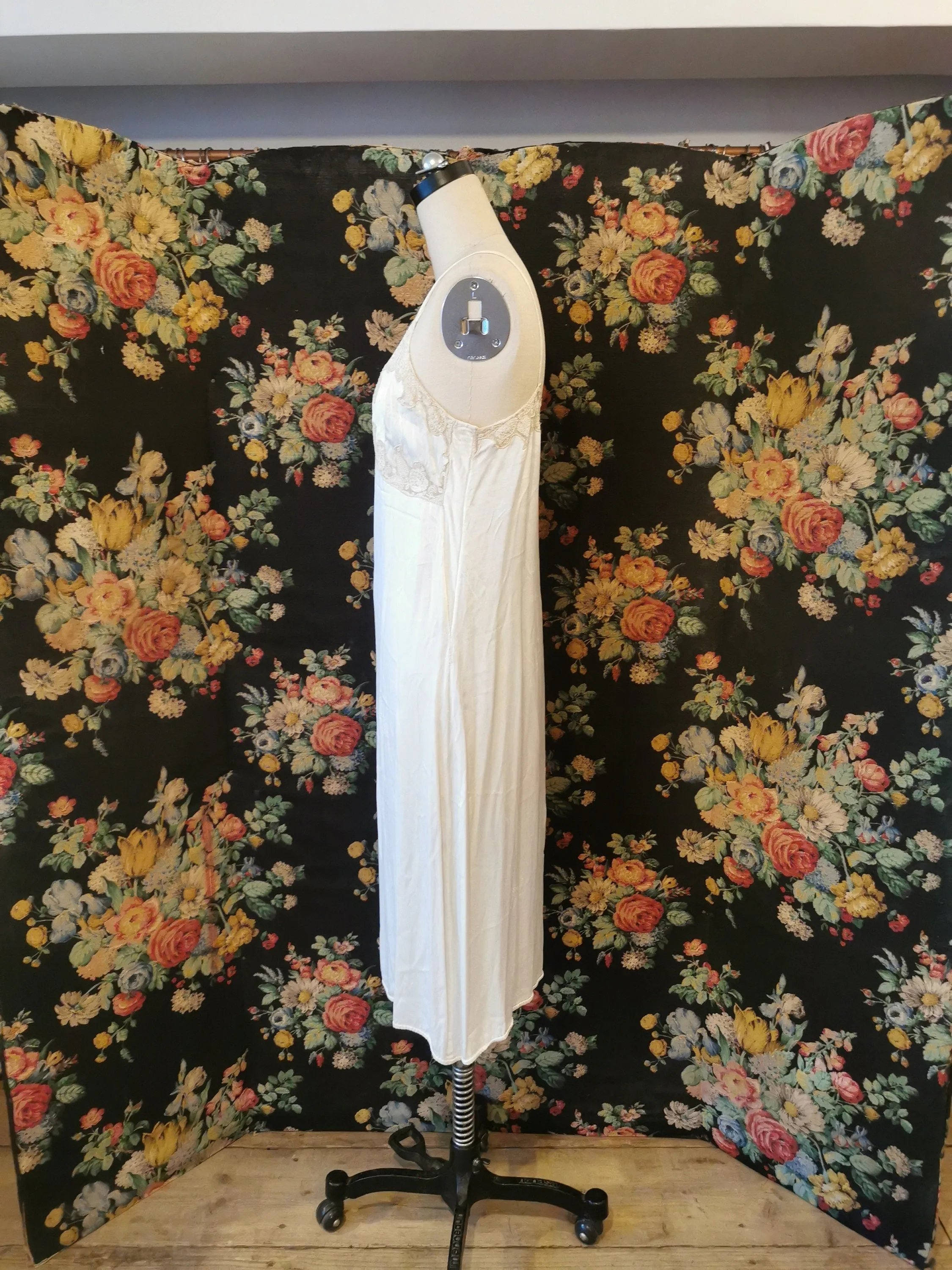 Satin slip with lace trim