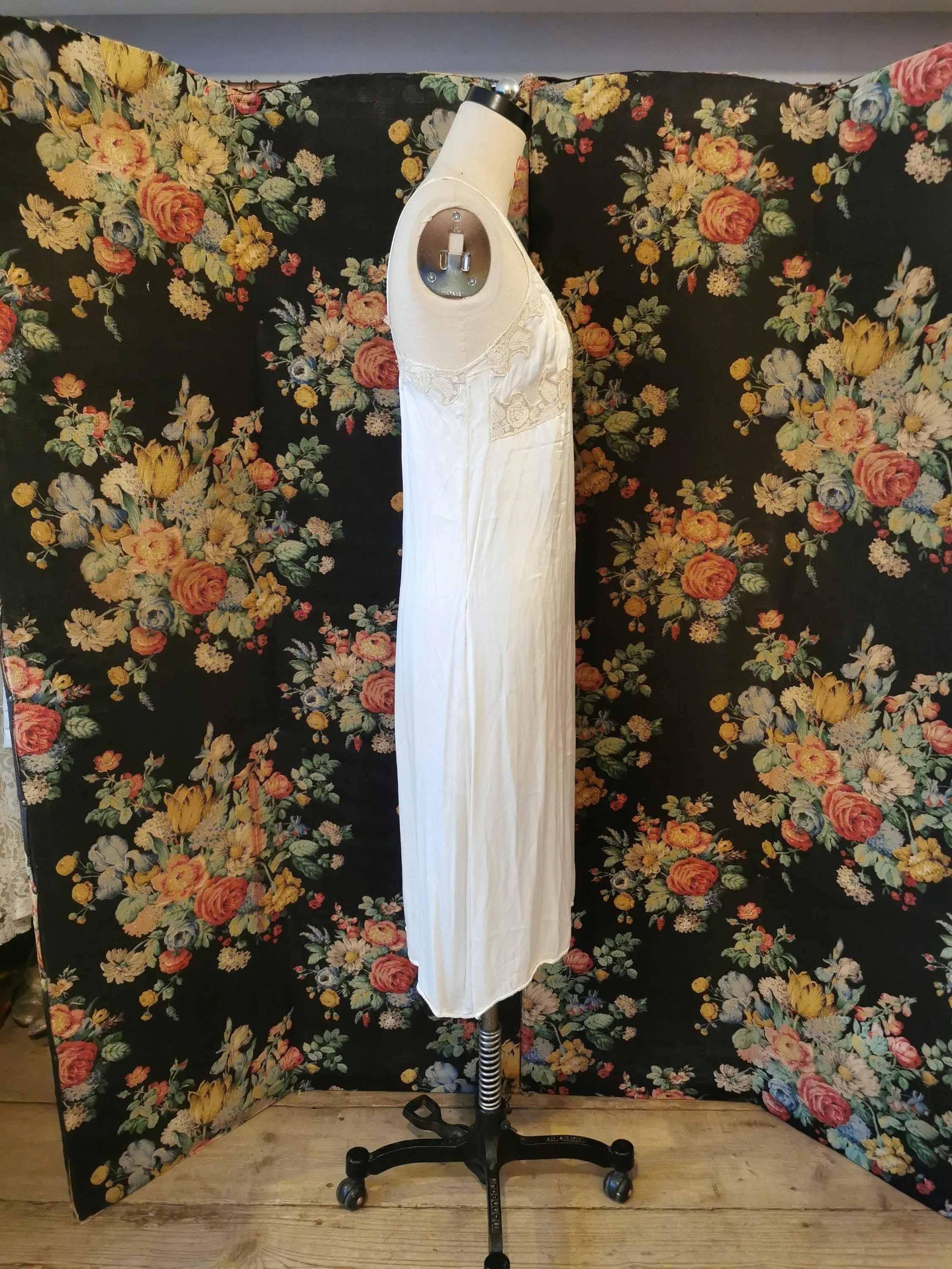 Satin slip with lace trim