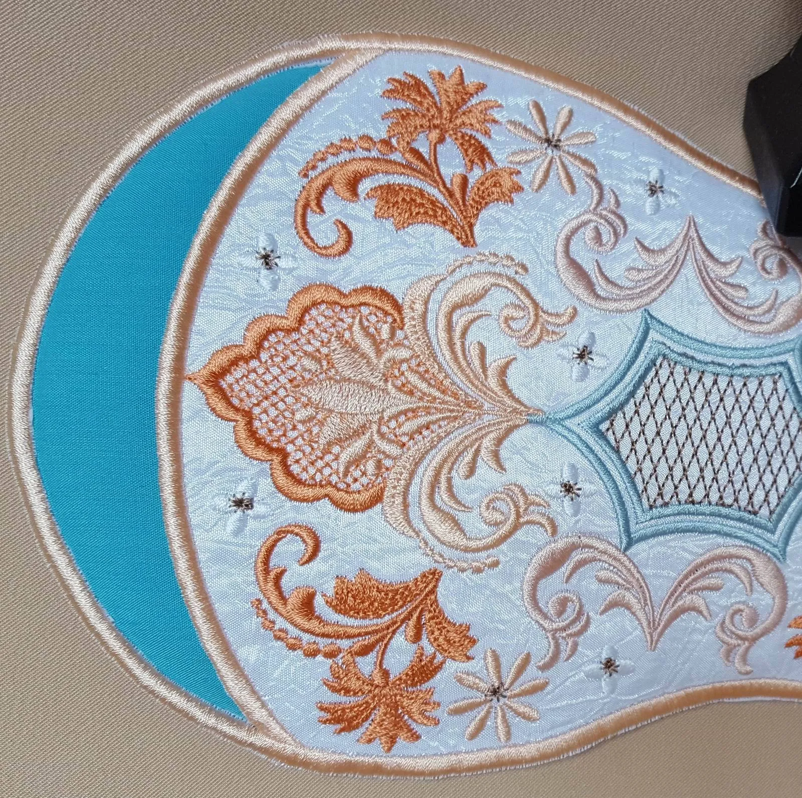 Timeless Era Oven Mitt