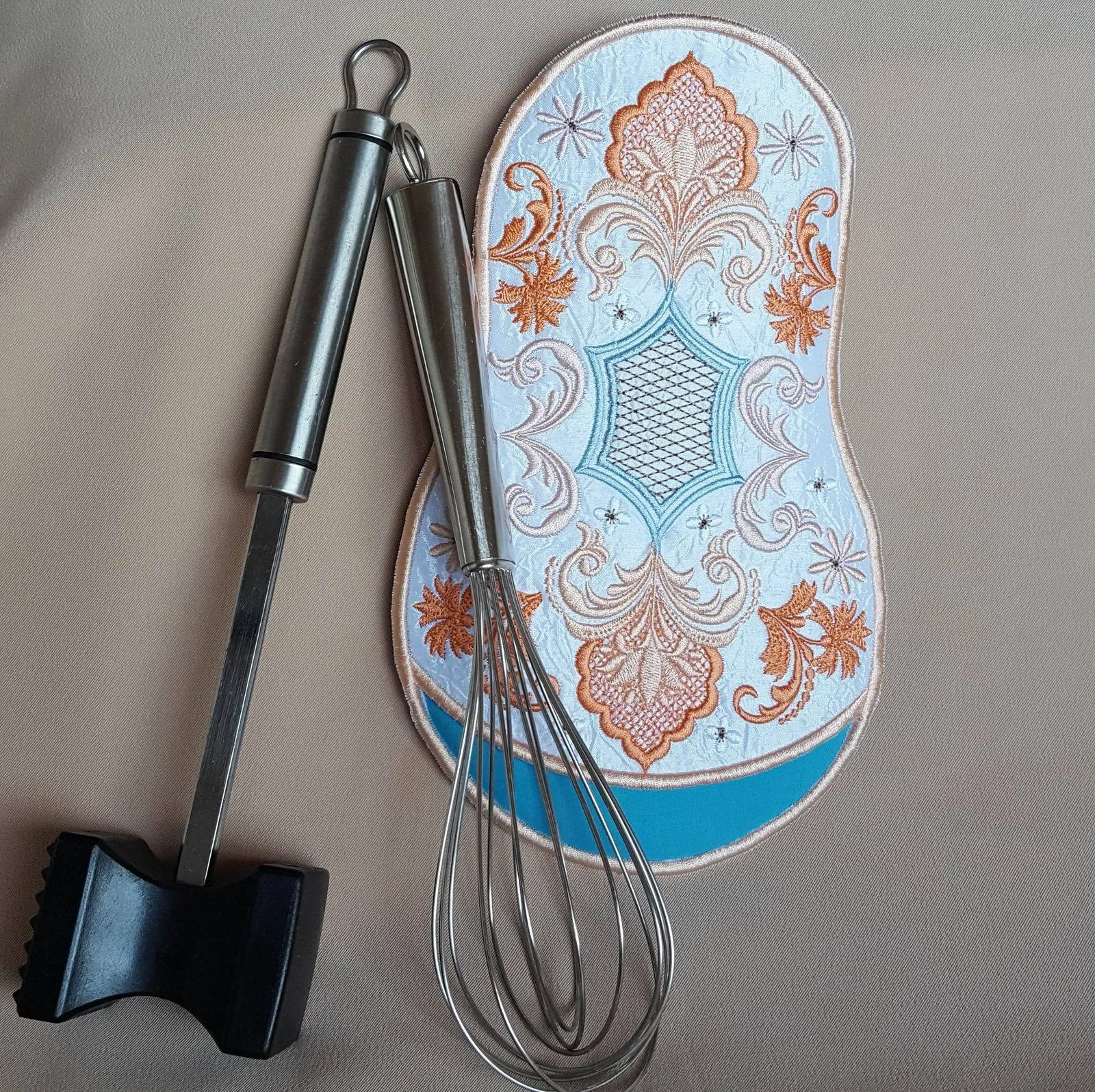 Timeless Era Oven Mitt